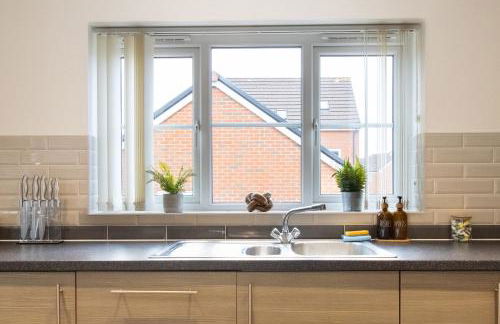 5 Bedroom House - Sleeps 10 - Parking - Trowbridge - Foto 15