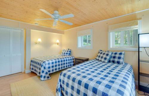 Spacious Lakefront New Auburn Home with Sunroom - Foto 23