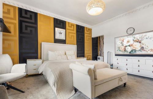 6BR House with Butler, Sauna & Hot Tub in Glasgow - Photo 2