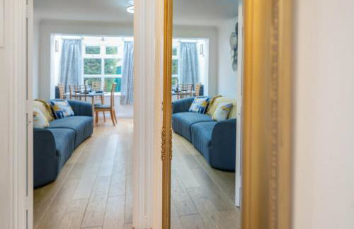 5 Min to Heathrow & Uxbridge Station with Parking - Photo 2