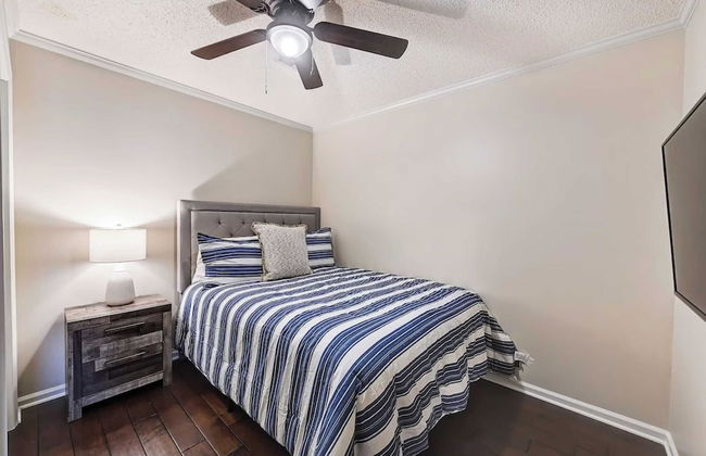 Lakefront Home Private Dock, Tiki Bar, Firepit Shore to Please by Avantstay - Foto 5