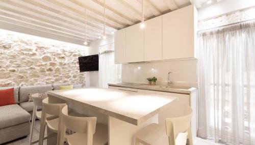 Petite Town Hall Apartment by Konnect, Old Corfu Town - Photo 4