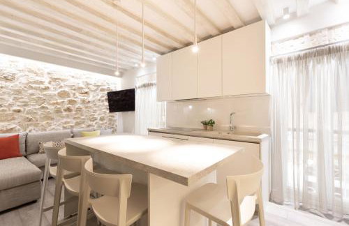 Petite Town Hall Apartment by Konnect, Old Corfu Town - Photo 4