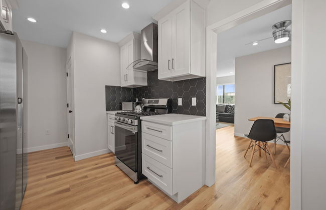 Completely Renovated Oasis on the Hill - Foto 6