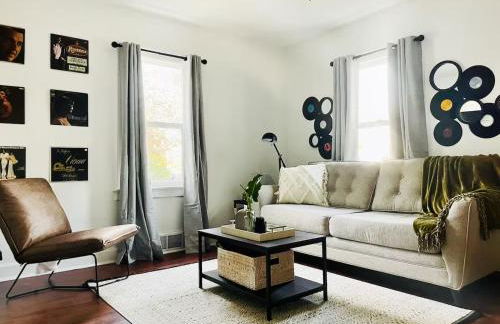 Centrally Located EVV Apartments - Foto 25