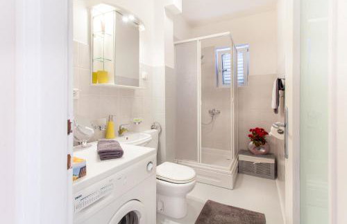 Two Bedroom Apartment with Sea View & Balcony - Foto 35