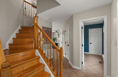 5 BedRooms Family retreat with GameRoom Near DC & Qunatico - Photo 32