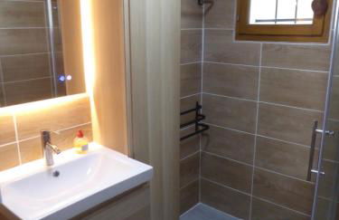 le chalet Cerdan - classé 3 étoiles - 5 personnes - 2 chambres- parking -garage-jardin-WIFI-rénové en 2023 - Foto 22