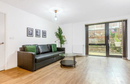 Charming 3BR Duplex in Wembley, 5 Minutes to Tube - Foto 1