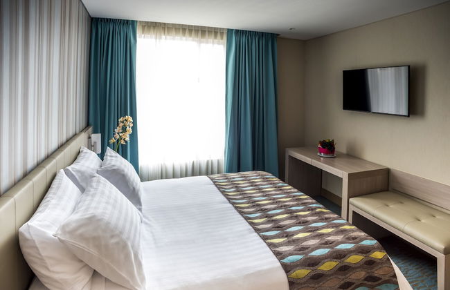 Hotel Plaza Suites - Photo 21