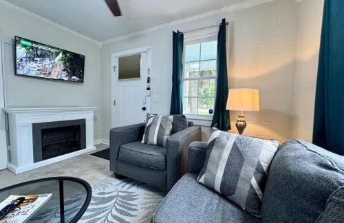 3 Min Walk to Starbucks. Pet Yes - Photo 23