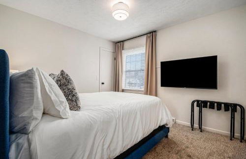 Central Family Oasis with Hot Tub & Fenced Yard - Foto 27