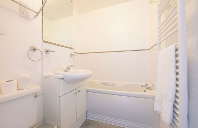 2 Bed Apartment Overlooking Water - Foto 31