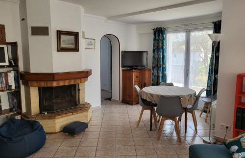 Appartement 3 chambres 6 pers rez de Jardin 5min plage quartier du Phare Location du dimanche au dimanche en juillet et aout - Photo 11