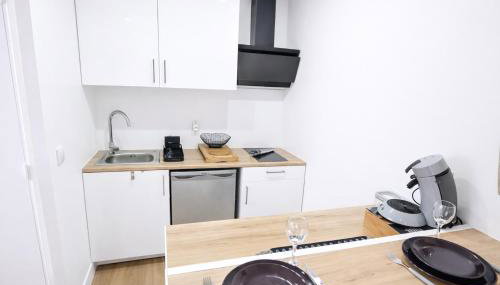 5 Mins to Train Station - Paris & DisneyLand - Cosy des Reves Villiers - Foto 4, stove, minibar