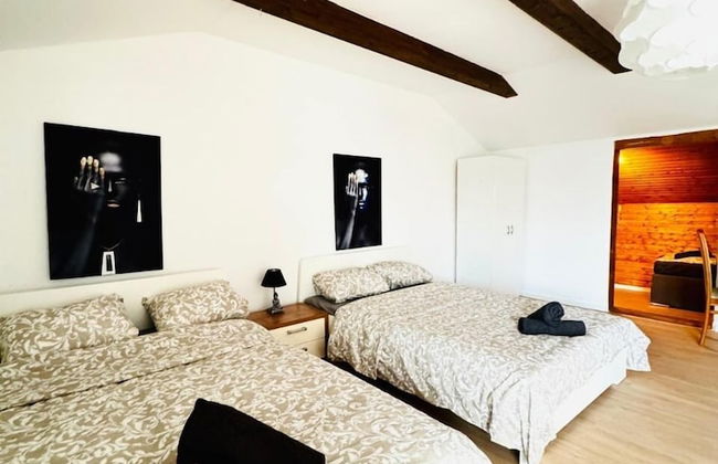 7 private Rooms in a spacious Villa - Foto 1