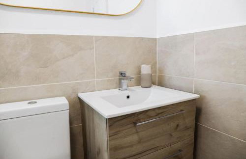 'Station House' Cosy Renovated Family-Friendly Home in Runcorn, Cheshire - Train Station Liverpool Chester Links, Brindley Theatre - Foto 35