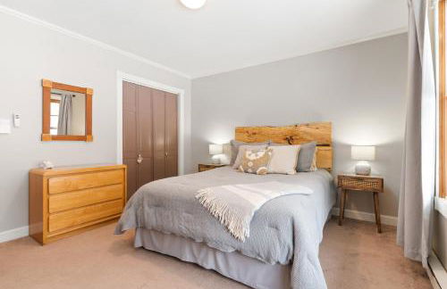 Spacious Lakefront Retreat w/Stunning Views - Foto 37