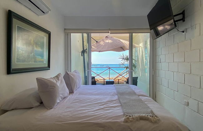 Fascinating 2BR With Spectacular Ocean View - Photo 15