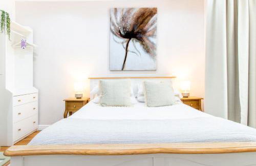 Spacious 4BR house, 2 en suites with garden & on-site parking - Foto 3