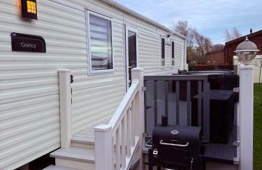 Hot tub retreat, at Tattersall Lakes caravan - Foto 17