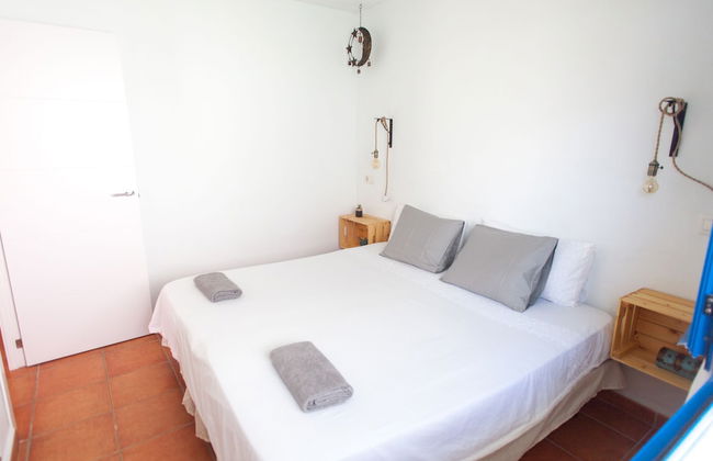 Beach House with garden - Photo 4