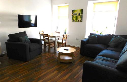 No 1 - 2 bedroom apartment in Lanark Town Centre - Photo 3