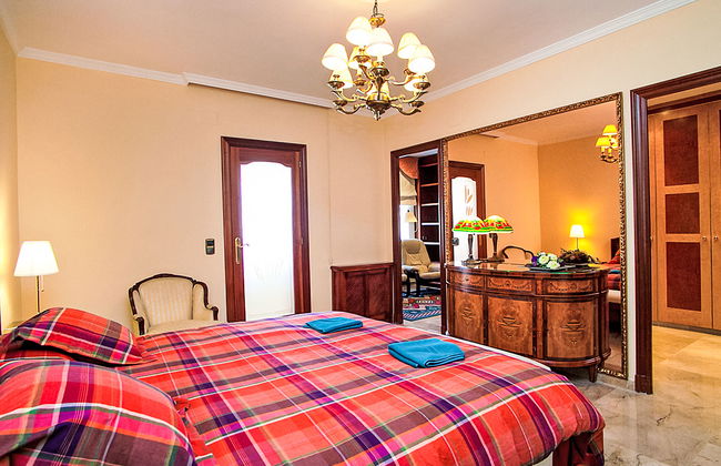 3 bedroom Apartment in Barcelona - Photo 8