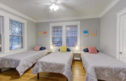 Spacious 3BR Cooper-Young Bungalow - Sleeps 8 - Walkable to Dining - Easy Access to Downtown - Parking - Foto 20