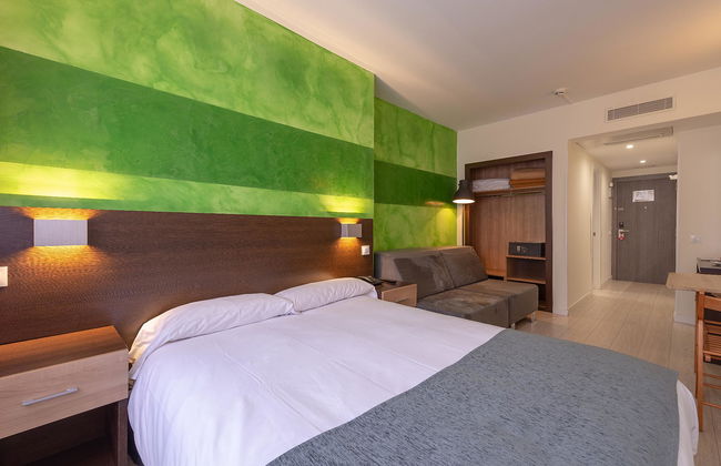 Apartamentos Recoletos - Photo 8