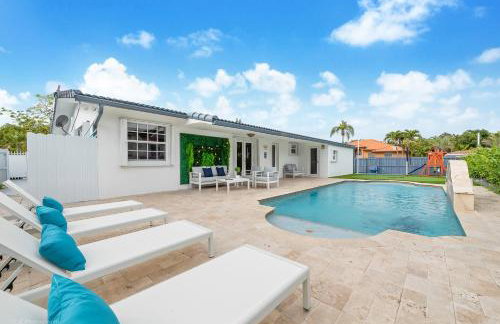 Le Femme Paradise - Htd Pool, Mini Golf, 5 Bedrooms, Jacuzzi, Game Room, BBQ,Pickleball - Photo 5