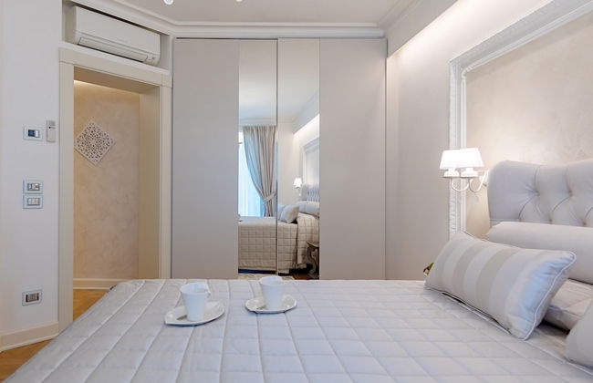 Luxury Lakefront Catullo with pool - Photo 13