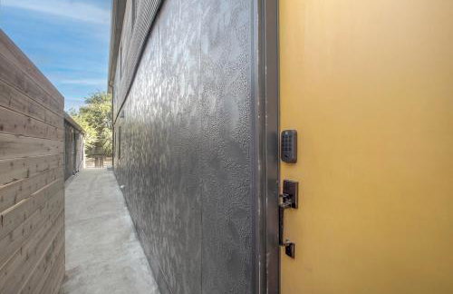 Sunflower Suite Modern Loft with Skyline Views - Foto 26