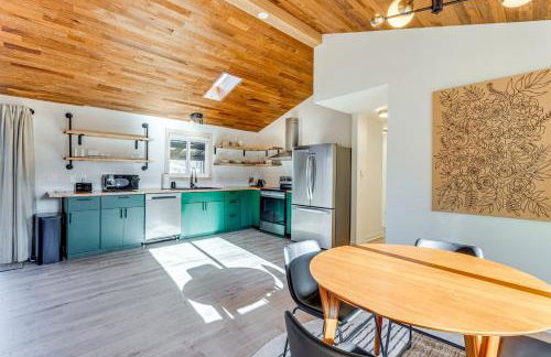 Modern Oregon Cottage with Hot Tub Walk to Beach! - Foto 9