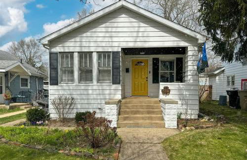 Step into School Spirit at the Golden Dome Getaway - Foto 51