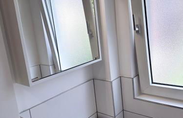 City Apartment with WIFI, Kitchen and 4K TV - Foto 15