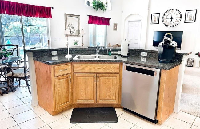 Cozy 4 Bed Pool Home With Game Room 4 Bedroom Home by RedAwning - Foto 11