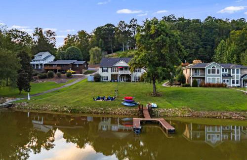 LKJ - Lakefront Home, Hot tub, Fire Pit, Games and Movie Room! - Foto 76