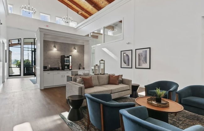 Glamorous 2B2BA with patio views and gym - Foto 31