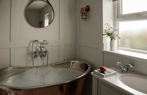 Luxurious Manor House with Sea Views - Sleeps 10 - Photo 36