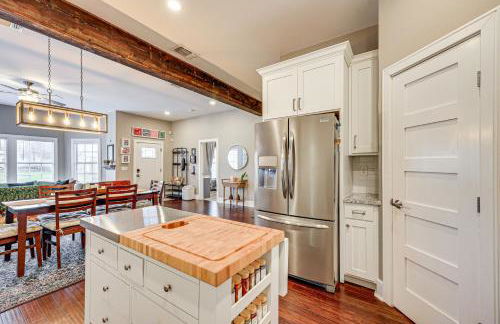 Artsy Bungalow with Yard in Dtwn San Antonio - Foto 8