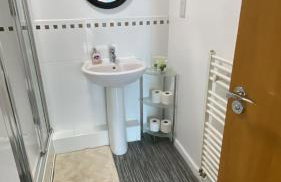 Stylish spacious 2 bed Apt Balcony Nr City Stadium - Foto 2