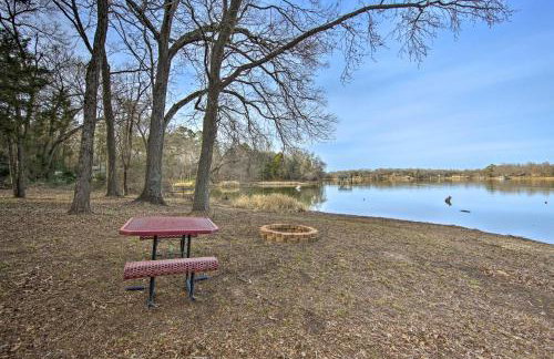 Lakefront Cabin with 2 Lofts, Boats on 4 Acres - Foto 29