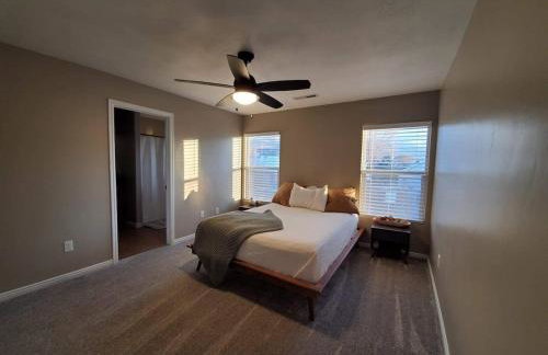 Cedar Getaway - Hot Tub, Private Sauna, Pool-Pong! - Foto 14