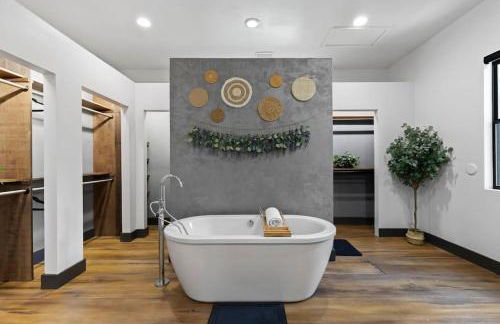 LUX Treehouse on Private Lake next to Lake Conroe with Game room, Paddleboards, Lake Views, and more! - Foto 54