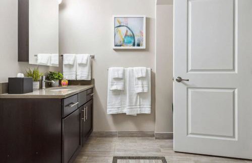 2BR Executive Downtown Apartment by ENVITAE - Foto 30