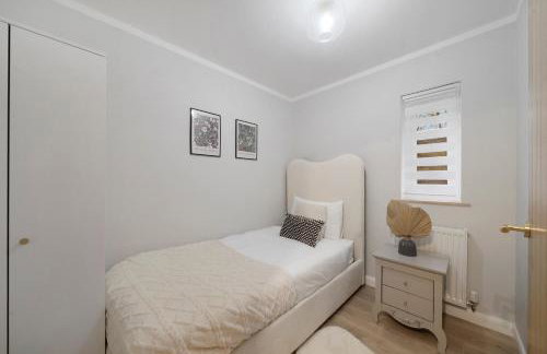 Milton Keynes 3BR, Stylish Home, Sleeps 5, Families Stays, Parking , Fast WiFi - Foto 7