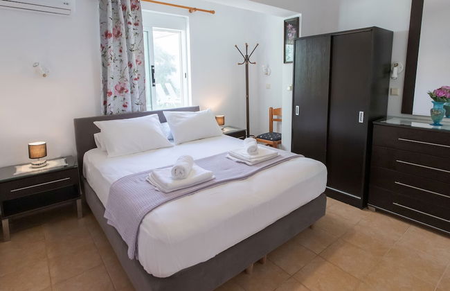 Manos Apartments - Photo 9