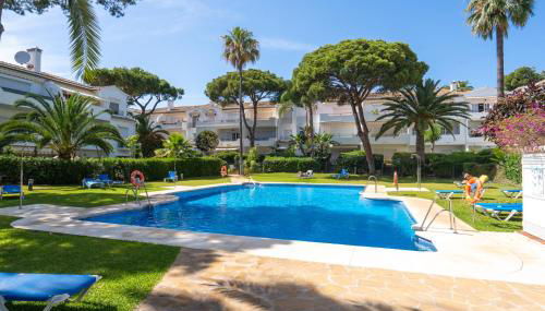 Elegant Marbella Apartment, 5-Pool Oasis, Sunlit Terrace, Garage - Photo 5