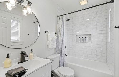 1 mile from the Beach Fire Pit, Patio, Parking! - Foto 6